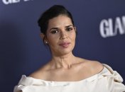 Красуня і справді нагадує наречену