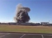 В США самолет врезался в здание аэропорта (Видео)