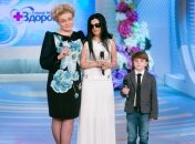 Елена Малышева помогает супругу Дианы Гурцкой