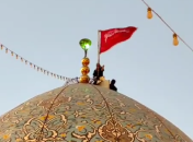 Червоний прапор над мечеттю