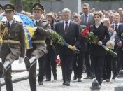 Президент почтил память жертв политических репрессий