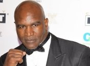  Холифилд посвятил возвращение в ринг своей матери