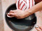 Есть несколько способов отмыть сковороду