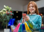 Девушка с телефоном