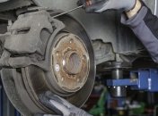 Пьяный автомеханик в Киеве убегал от полиции на краденном у клиента авто