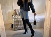 Как не нужно носить джинсы и ботфорты