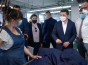 Зеленський ознайомився з виробництвом спецодягу для медиків у Чернігові