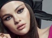 "Моя цель разрушить нереалистичные стандарты красоты": Селена Гомес украсила обложку сингапурского Vogue
