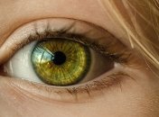 Неспокойное веко: как бороться с регулярным глазным тиком