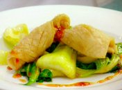 Жареные кальмары с китайской капустой и чили