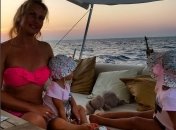 Камалия с дочками и мужем отдыхает на Адриатическом море