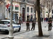 Отрубил голову и выбросил в окно: во Франции драка бездомных закончилась трагедией (видео)