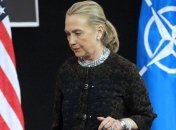 В Хиллари Клинтон бросили ботинок 