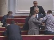 Народные депутаты снова устроили драку в парламенте