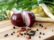 Названы целебные свойства красного лука