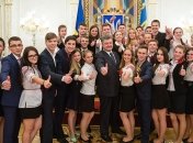 Президент поздравил украинцев с Днем молодежи