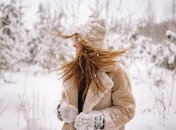 Шапка часто портит прическу