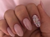 Красивый весенний маникюр 2024 года