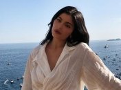 Це дуже гаряче: Кайлі Дженнер похвалилася фігурою в купальнику