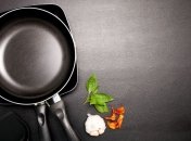 Эффективная чистка сковороды дешевыми средствами