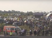 На пункте пропуска "Краковец" полиция выявила и окружила "титушек"