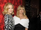 Кейт Хадсон показала детское фото со своей мамой