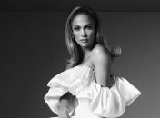 Дженнифер Лопес затмила всех супермоделей на показе Versace (Видео)