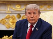 Дональд Трамп продолжает декорировать Овальный кабинет в золото