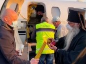 УПЦ МП: В Украину привезли Благодатный огонь (Видео, Фото)