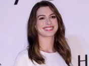 В сети появился долгожданный трейлер сериала с Энн Хэтэуэй (Видео)