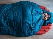 Спать в спальнике можно и в квартире