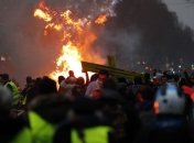 Протесты "желтых жилетов" в Париже: вновь применен слезоточивый газ