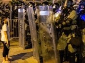 Власти Китая проводят тренировки полицейских для разгона митингующих