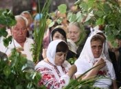 Первые лица государства поздравили украинцев с Днем Святой Троицы