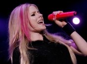 Новая композиция Аврил Лавин поможет больным подросткам. Видео