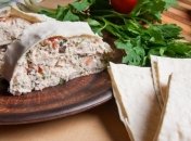 Готується такий рулет із простих продуктів