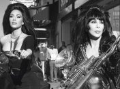 Кім Кардашьян, Шер і Наомі Кемпбелл знялися в ефектній фотосесії в стилі 60-х