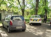 У Києві власник собаки порізав ножем двох людей через свого собаку: деталі події