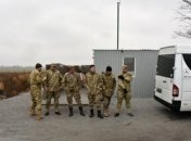 В Мариуполь в поддержку кандидатов едут мужчины в камуфляже