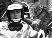 Болид врезался в толпу, есть жертвы 