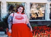 Самая тяжеловесная модель показала несколько упражнений из спортзала