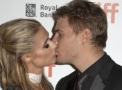 Пэрис Хилтон перенесла свадьбу с Крисом Зилкой 