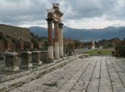 Археологи обнаружили в Помпеях нетронутое доримское захоронение 