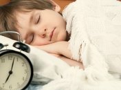 Медики рассказали, как научить детей рано просыпаться