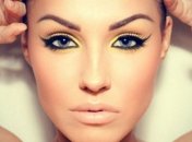 Двойные стрелки - тренд в макияже