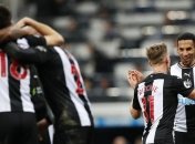 Футбольный клуб запретил рукопожатия из-за коронавируса