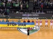 Сербські баскетболісти не схотіли тримати український прапор