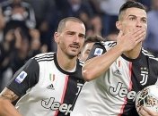 Поцелуи и фотосессии: где был Роналду, когда Ювентус терял очки с Лечче