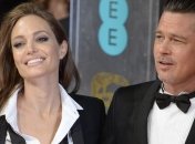 Анджелина Джоли и Брэд Питт летают в эконом-классе