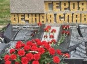Вандалы разбили памятник погибшим на войне крымским татарам (Видео)
